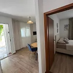 Laganini 2 - 50 M From The Sea Apartman *