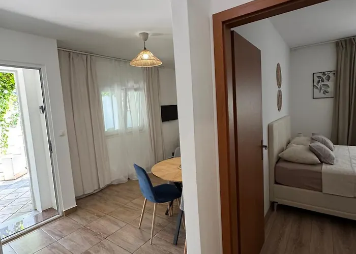 Laganini 2 - 50 M From The Sea Apartment *